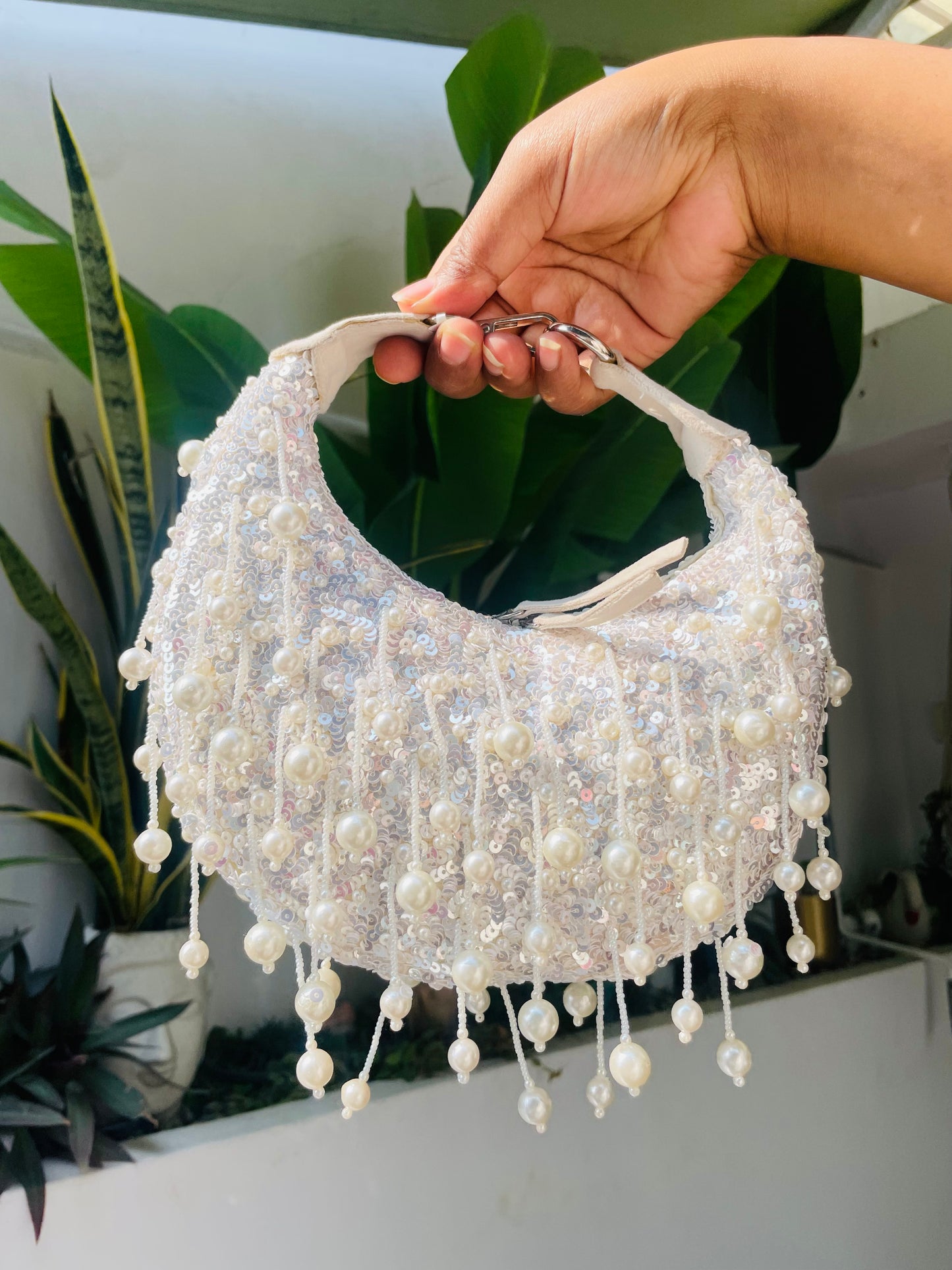 white Pearl Potli