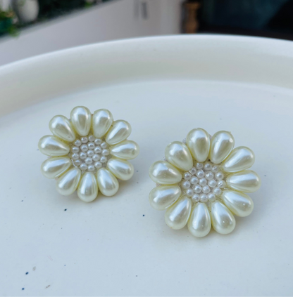 Jasmine Big stud earrings