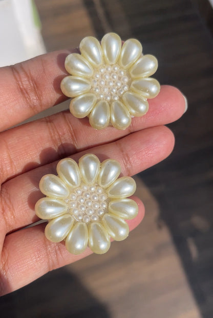 Jasmine Big stud earrings