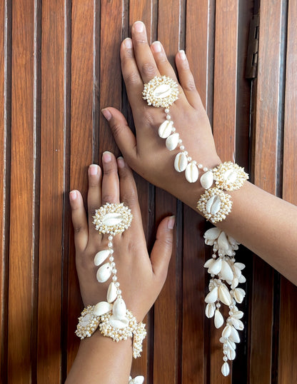 Shell Hathphool & Kaleera