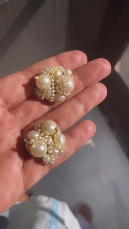 Mia stud earrings